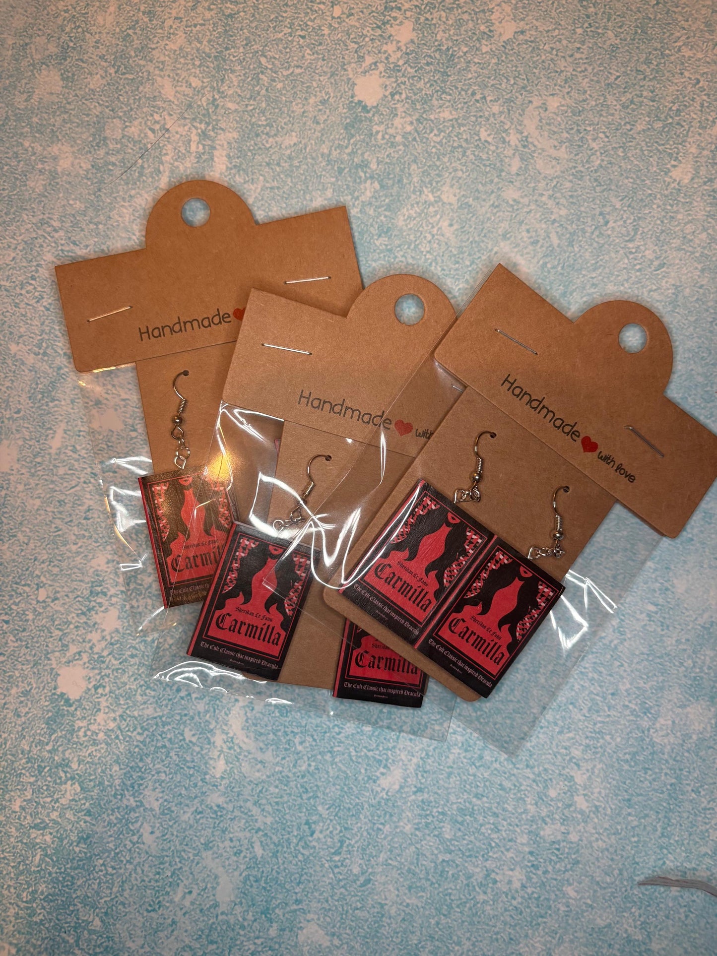 Boucles d'oreilles Carmilla Tiny Books