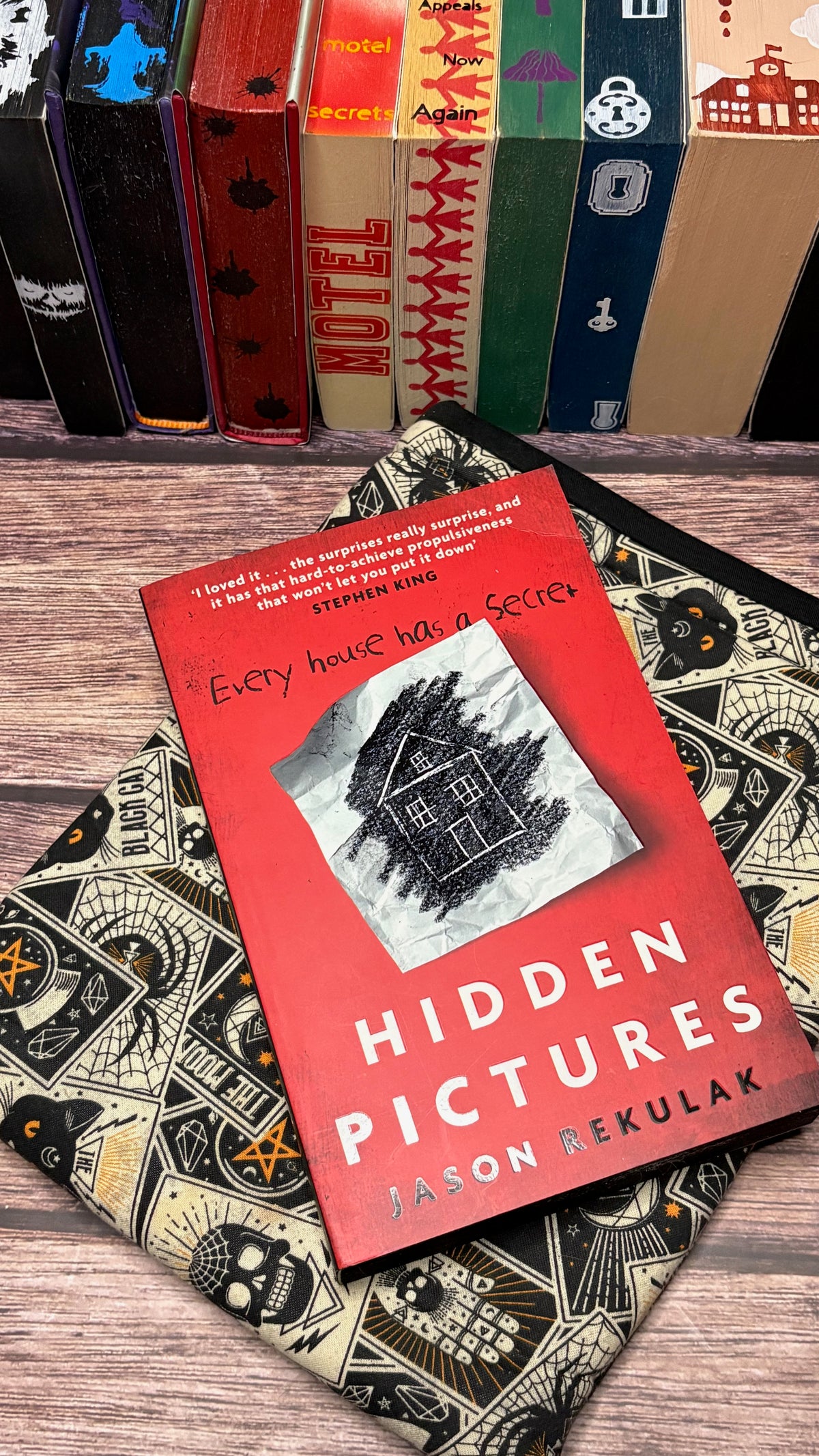 Livre jaspé — Hidden Pictures de Jason Rekulak