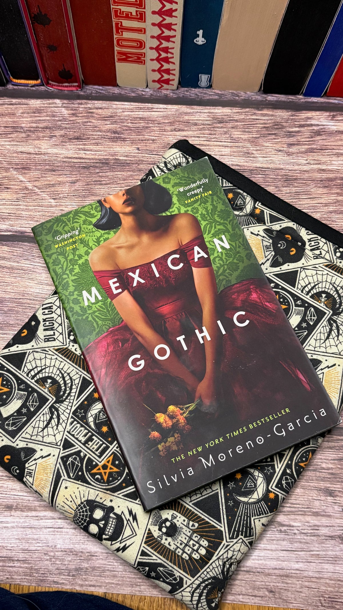Livre jaspé — Mexican Gothic de Silvia Moreno-Garcia