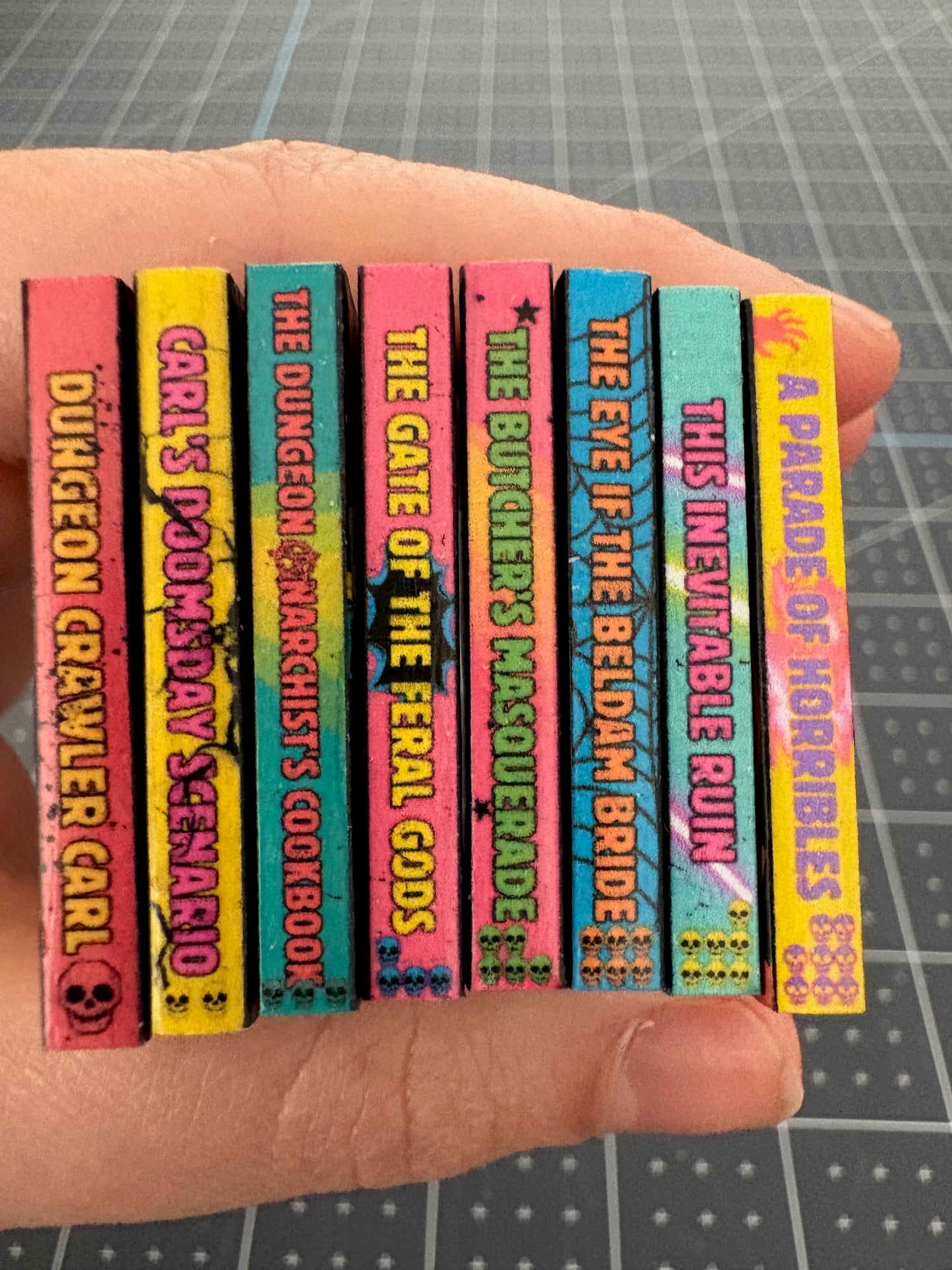 Livres miniatures — Dungeon Crawler Carl de Matt Dinniman (Pack 8 tomes, VO anglaise)